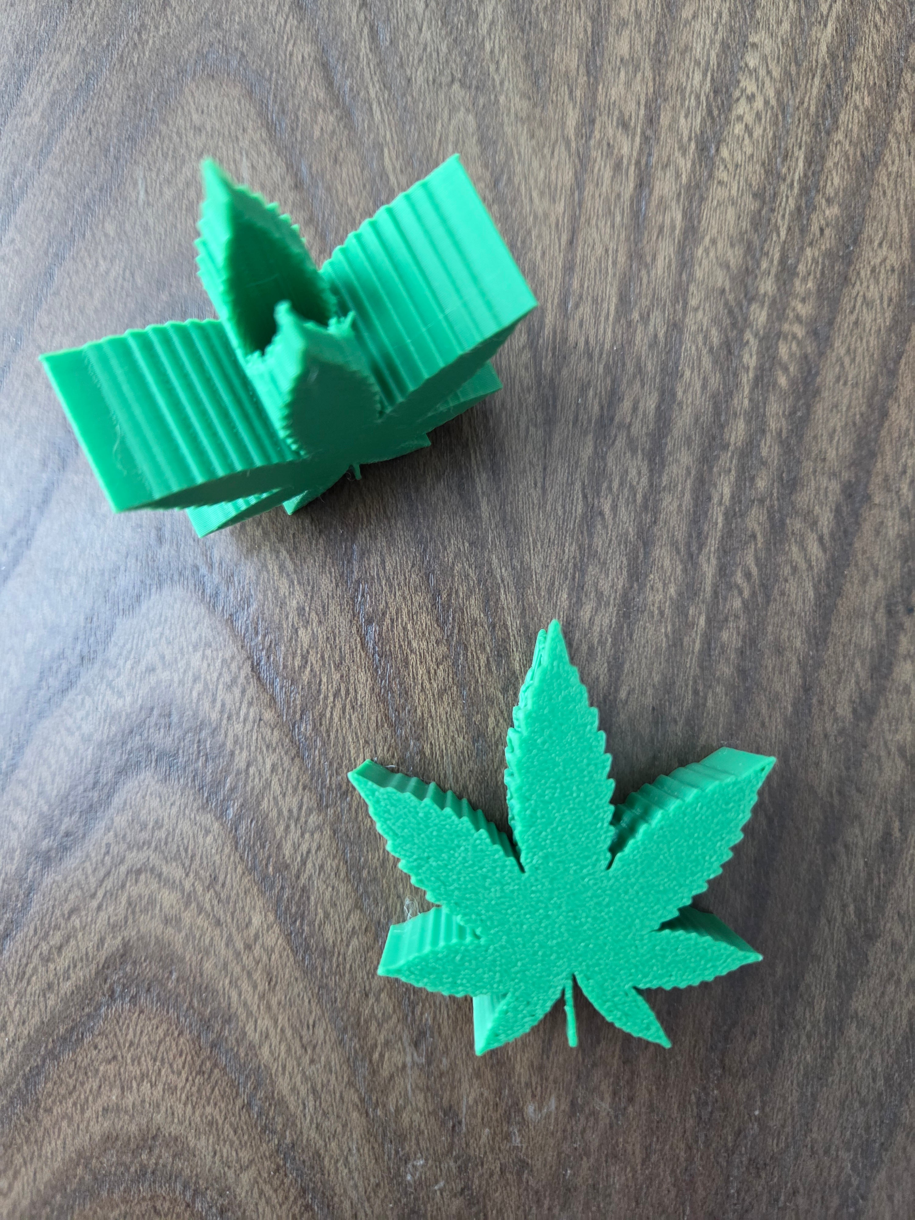 Marijuana Leaf Straw Topper