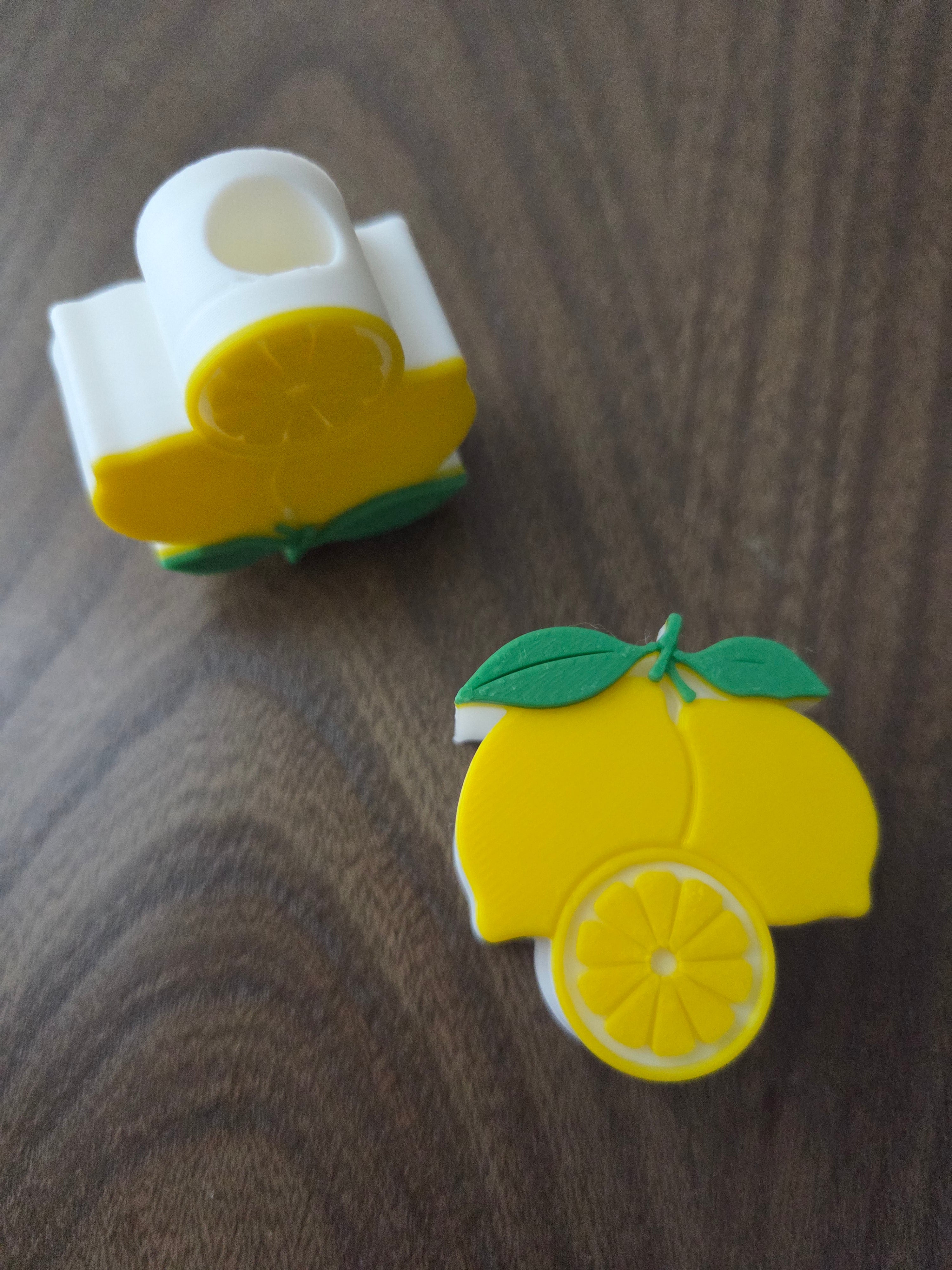 Lemon Straw Topper